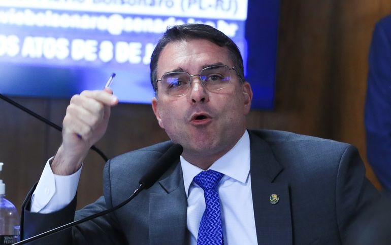 No radar de Flávio Bolsonaro, um paraibano para decifrar as redes